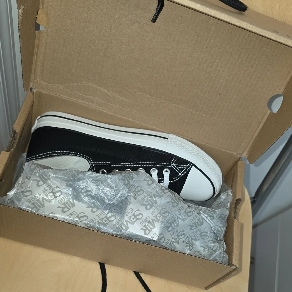 SEMIR Black/ White Men's Sneakers SZ 38, US Men 5.5 Or US Women 7 NWT in Box‎